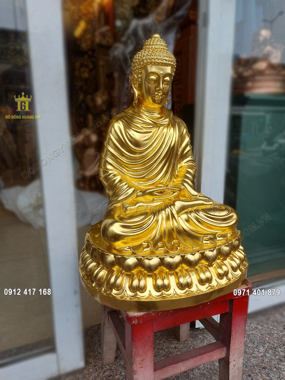 Hình ảnh nhìn nghiêng vô cùng sắc nét của bức tượng Phật